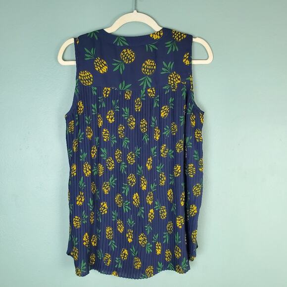 Zac & Rachel Navy Pineapple Sleeveless Blouse Size Medium - Picture 2 of 6